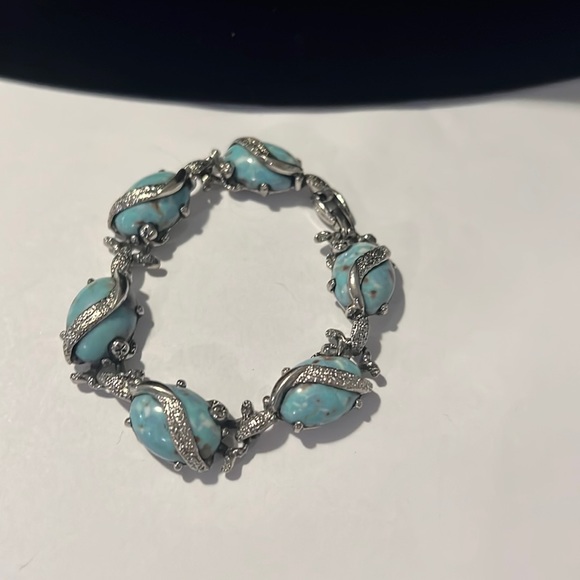 Jewelry - Turquoise color and silvertone bracelet pretty;